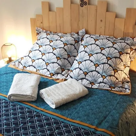 Maison Chaleureuse Avec Insert En Campagne